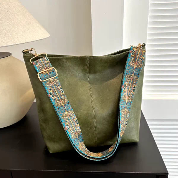 Janet’s Vintage Flair | Elegant Shoulder Bag