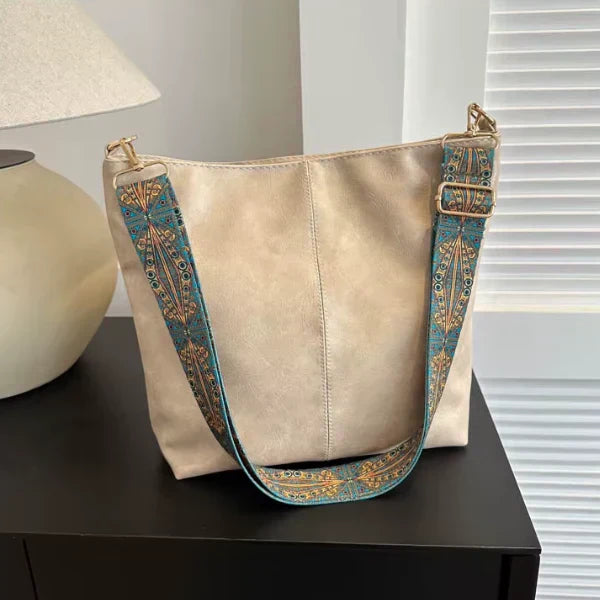 Janet’s Vintage Flair | Elegant Shoulder Bag