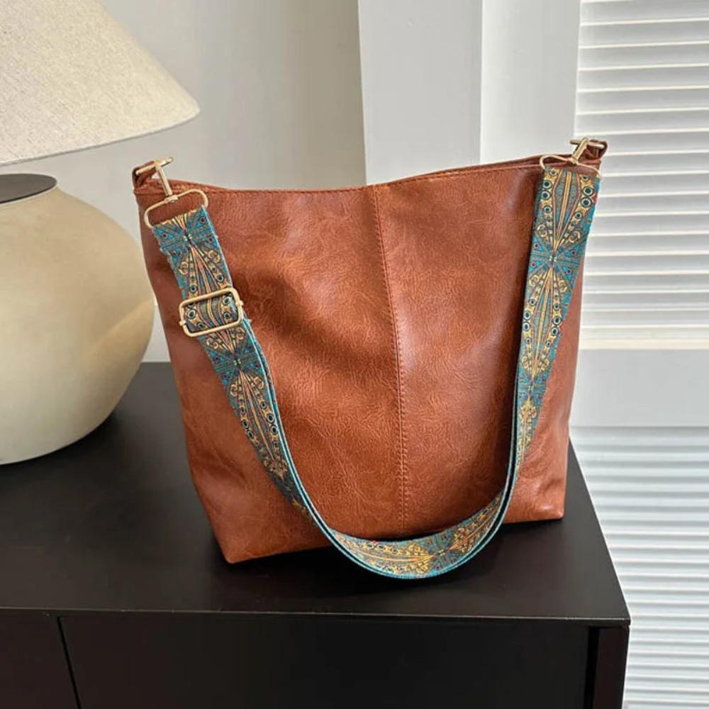 Janet’s Vintage Flair | Elegant Shoulder Bag